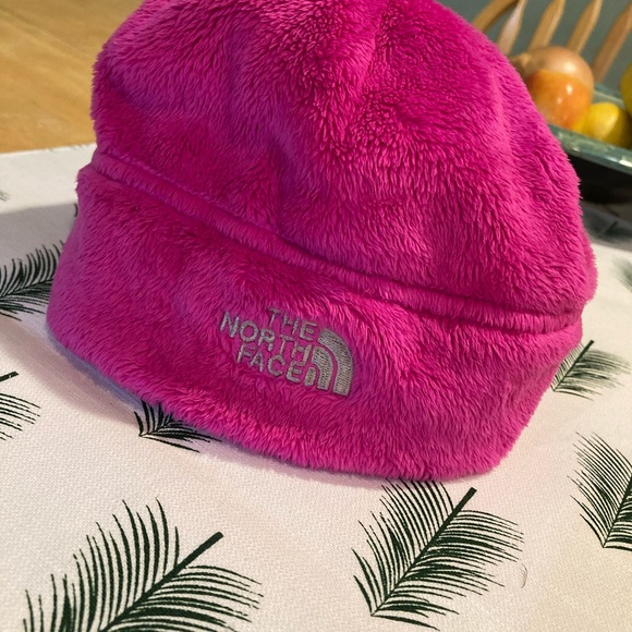 Little Girls North Face Fleece Beanie Hat - Picture 3 of 4
